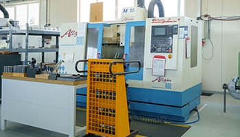 CNC milling machine Bridgeport VMC 800