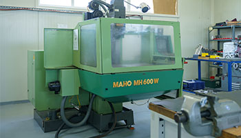 CNC milling machine MAHO MH600
